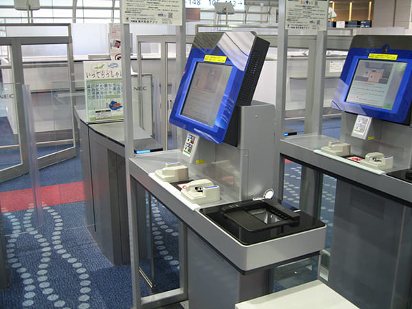 自動化ゲートでの出国審査