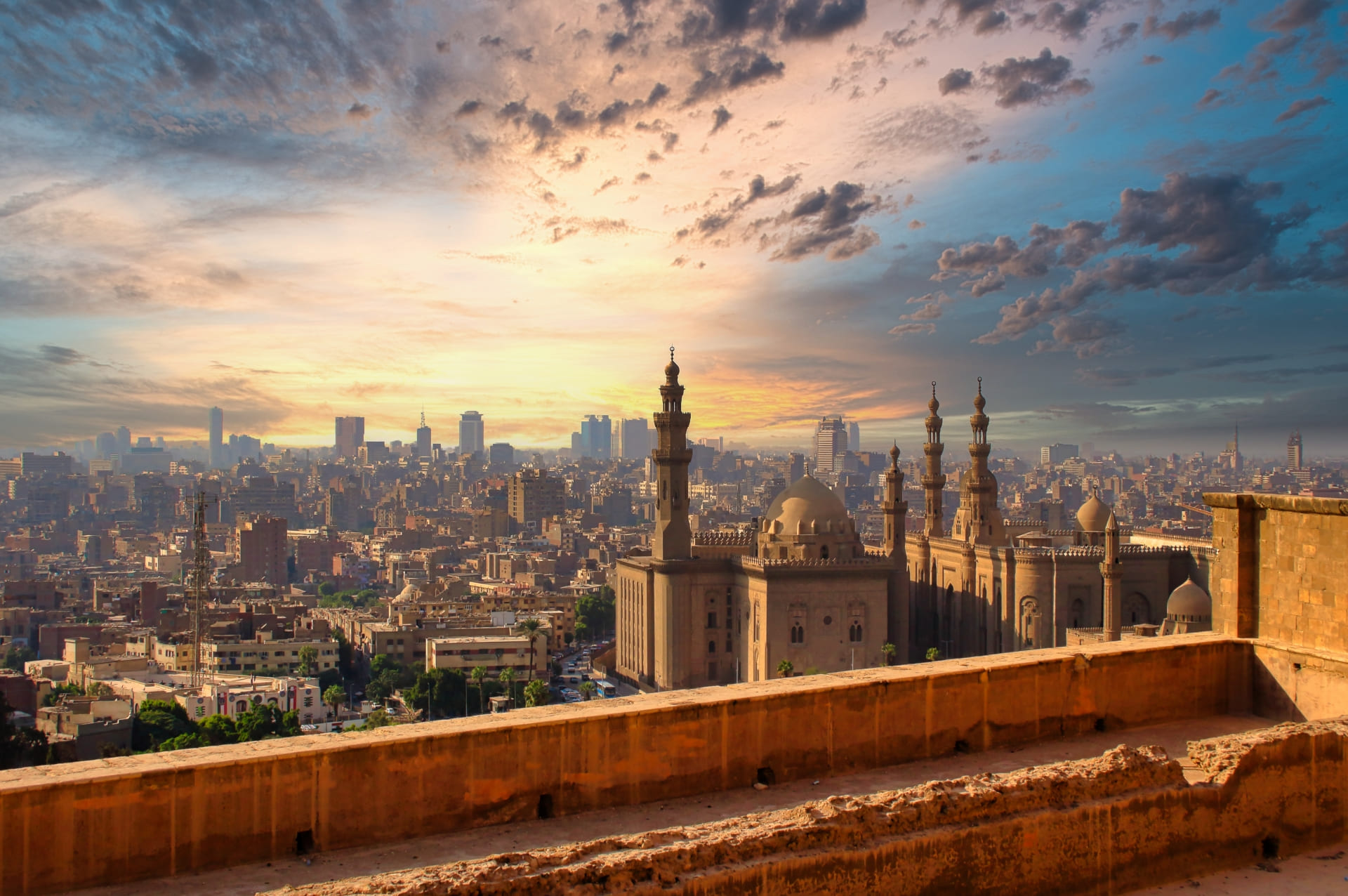 エジプト出張・入国完全ガイド｜2026年最新ビザ要件・入国手続きと滞在中の注意点 